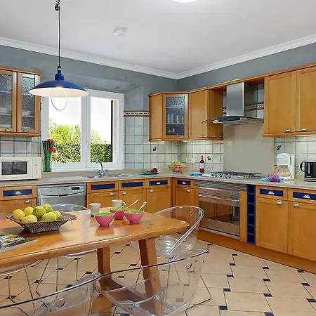 Deu Quarterades Villa